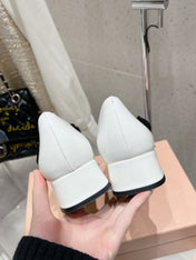 MARY JANE MID HEEL PUMPS IN WHITE PATENT LAMBSKIN WITH BOW