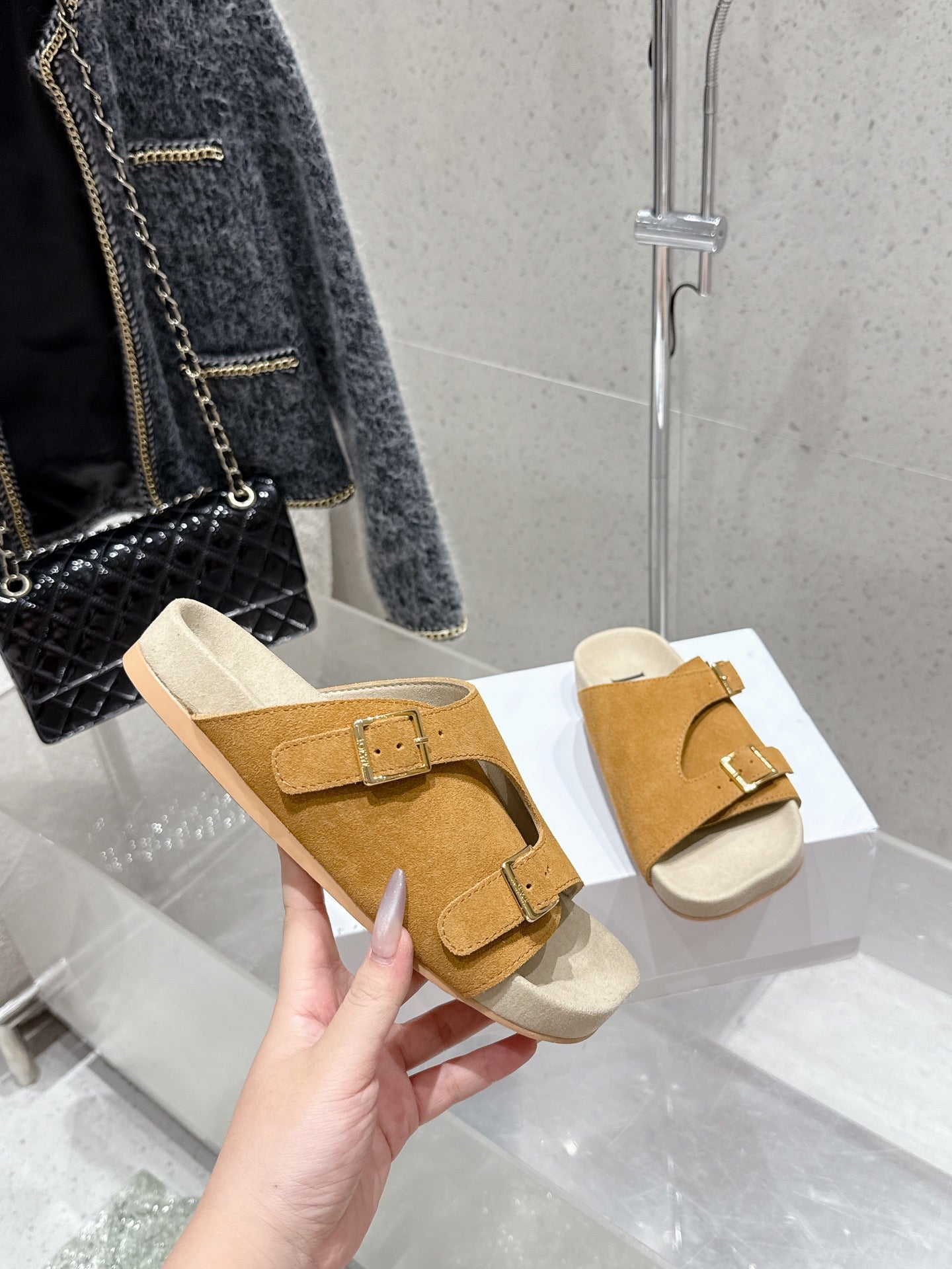 LOEWE 26S EASE SLIDE IN CAMEL BROWN SUEDE