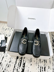 LOAFERS IN BLACK CALFSKIN HARDWARE WITH ROCK MIX CHAIN