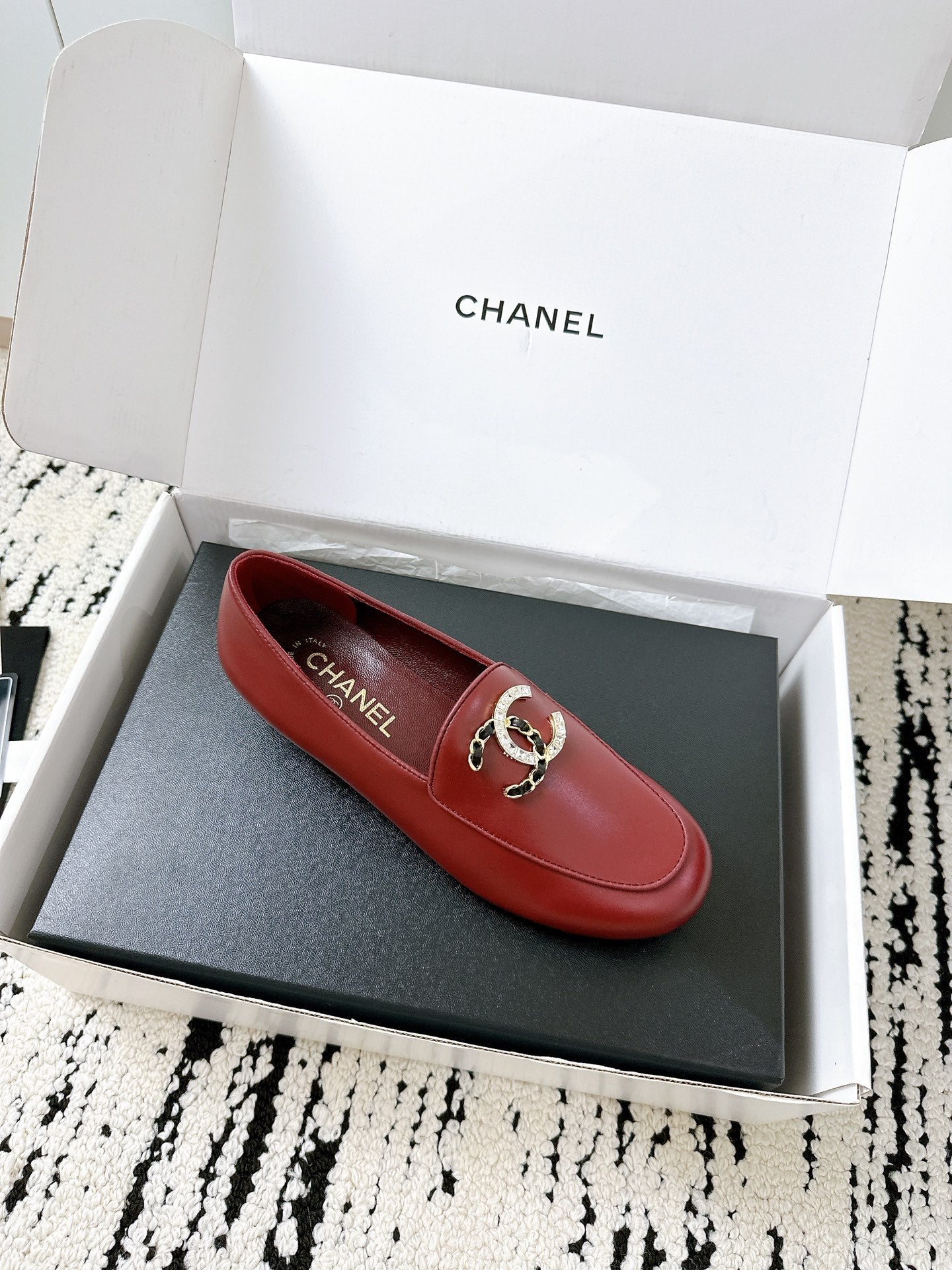 LOAFERS IN RED CALFSKIN HARDWARE WITH ROCK MIX CHAIN