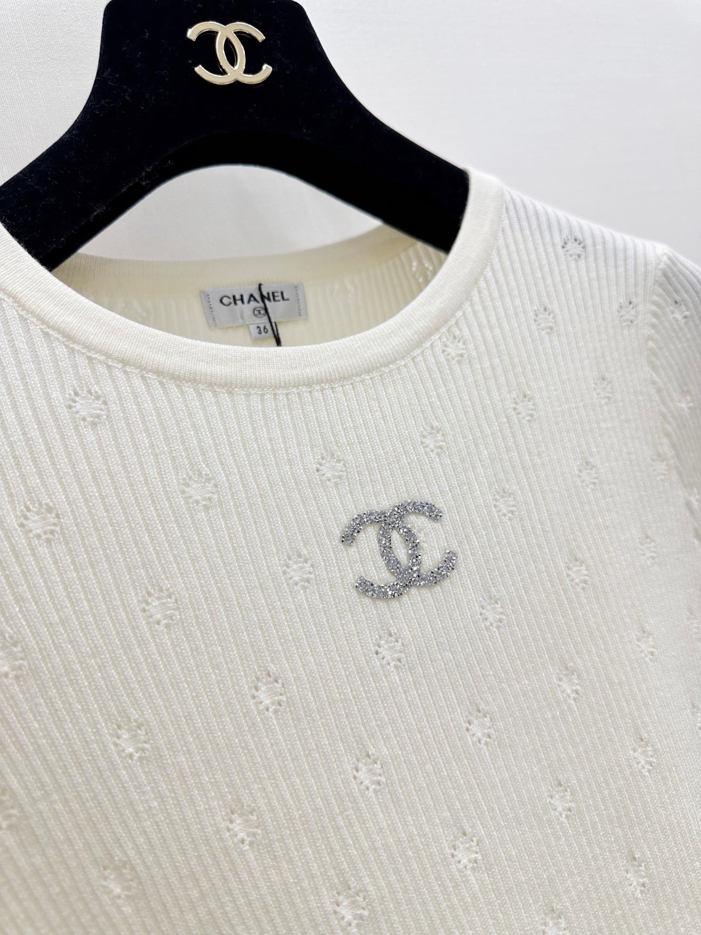 CHANEL 26S FLORAL-EMBROIDERED RIBBED KNIT TOP 1662
