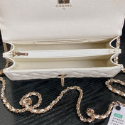 25C FLAP BAG 18 IN WHITE SHINY GRAINED CALFSKIN GOLD HARDWARE