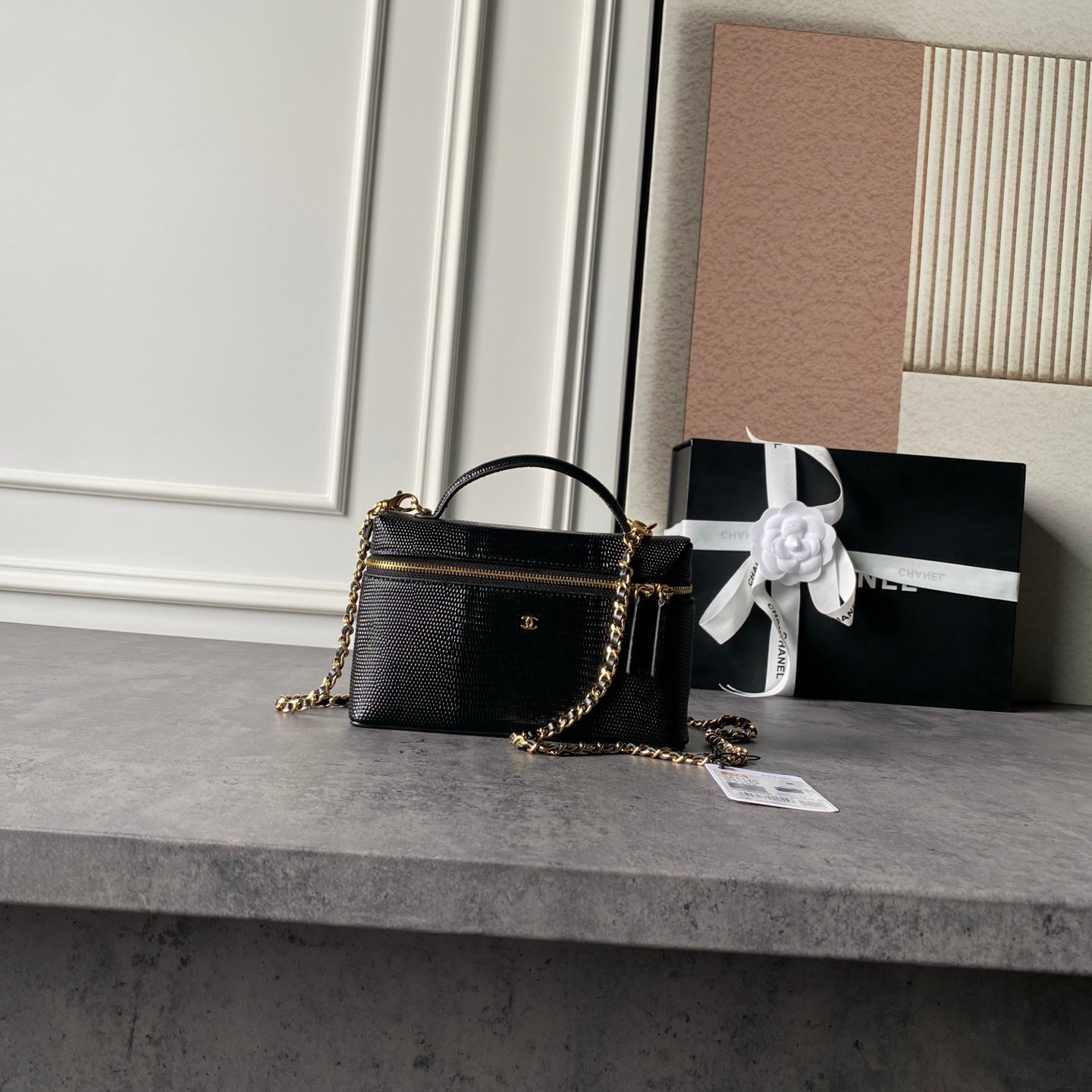 CHANEL 26S VANITY CASE 19 IN BLACK LIZARD-EMBOSSED LEATHER