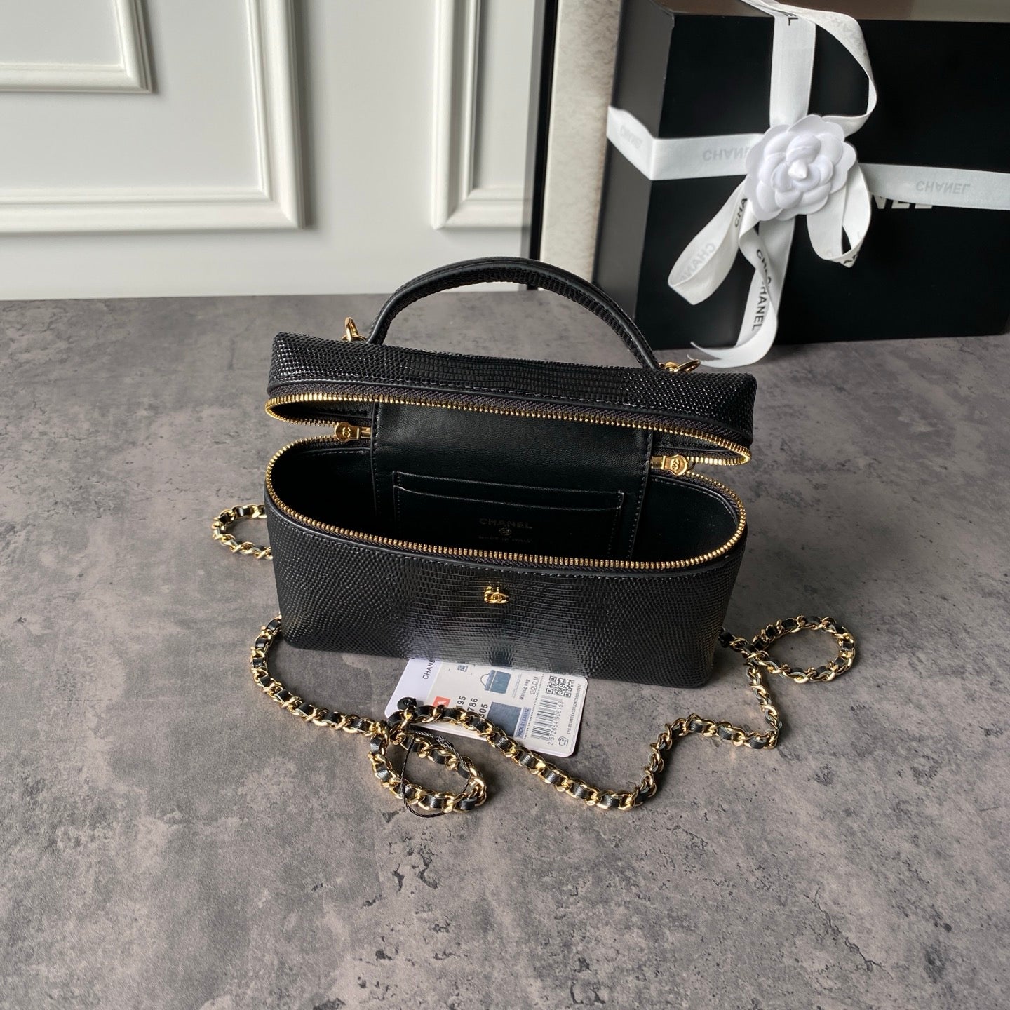 CHANEL 26S VANITY CASE 19 IN BLACK LIZARD-EMBOSSED LEATHER
