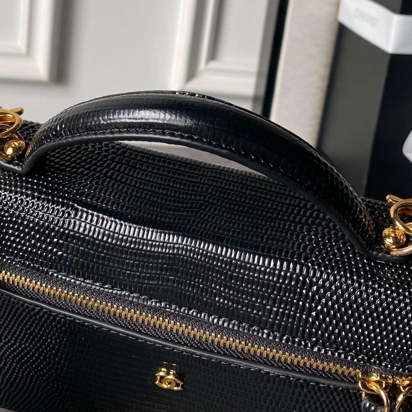 CHANEL 26S VANITY CASE 19 IN BLACK LIZARD-EMBOSSED LEATHER