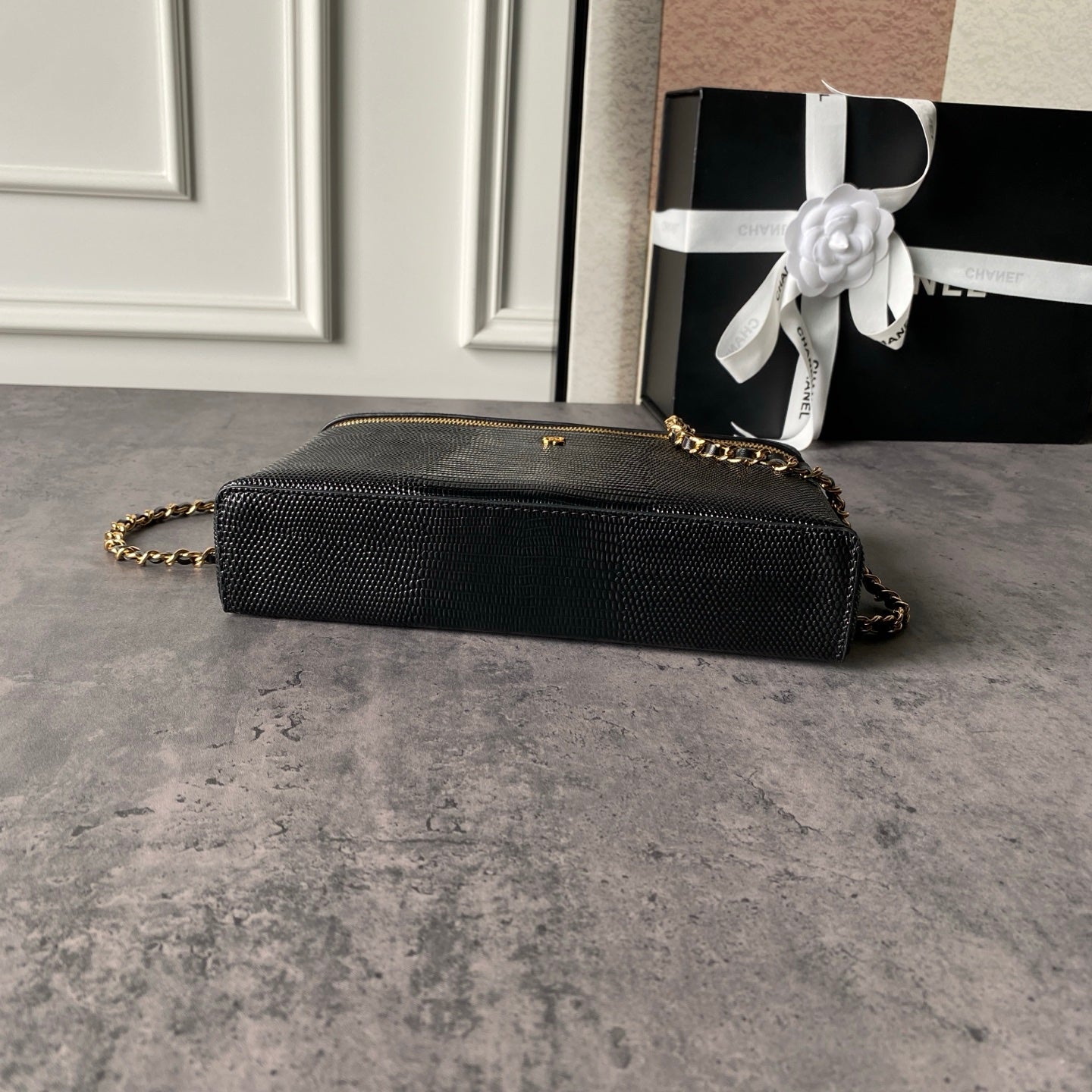 CHANEL 26S VANITY CASE 23 IN BLACK LIZARD-EMBOSSED LEATHER