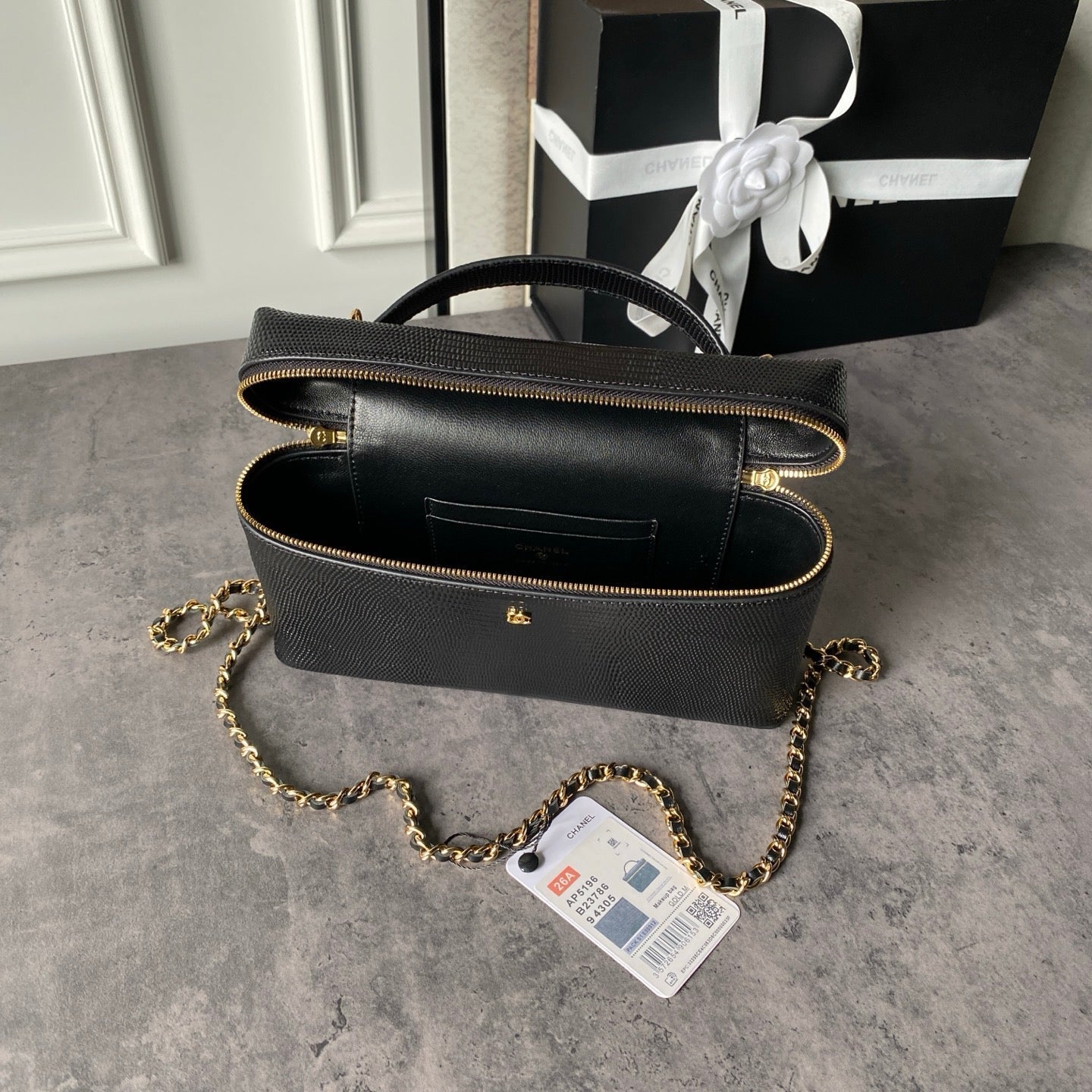 CHANEL 26S VANITY CASE 23 IN BLACK LIZARD-EMBOSSED LEATHER