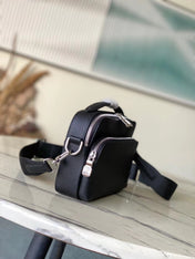  AVENUE MESSENGER 22 IN BLACK CALFSKIN