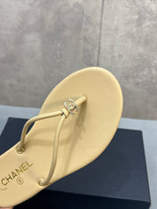 CHANEL 26S FLIP FLOPS IN BEIGE CALFSKIN CC LOGO