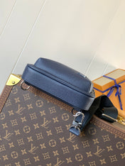 AVENUE SLINGBAG 31 IN NAVY BLUE TAIGA LEATHER
