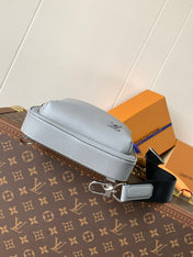 AVENUE SLINGBAG 31 IN GREY TAIGA LEATHER