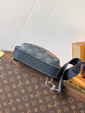 AVENUE SLINGBAG 31 IN BLACK MONOGRAM CANVAS WITH BROWN LOGO