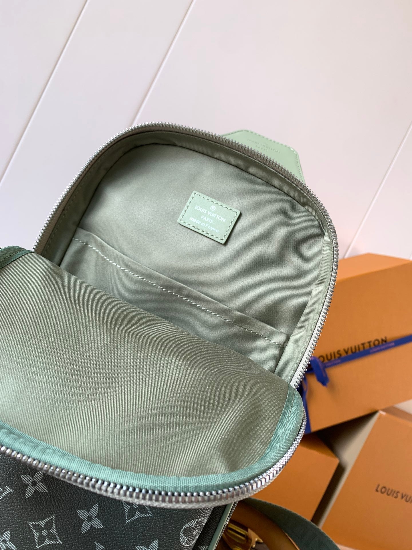 AVENUE SLINGBAG 31 IN WHITE AND BLACK OMBRE MONOGRAM CANVAS