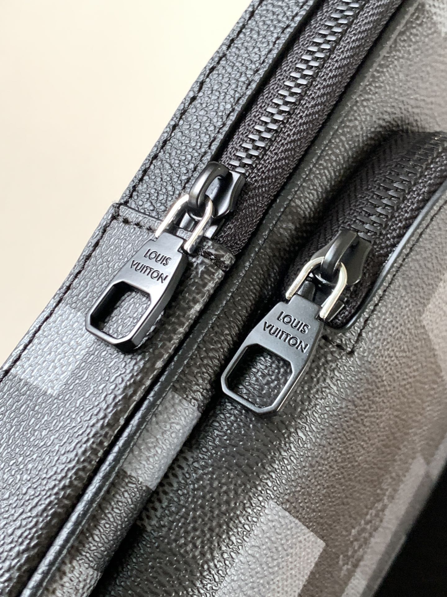 AVENUE 31 IN BLACK CANVAS CALFSKIN