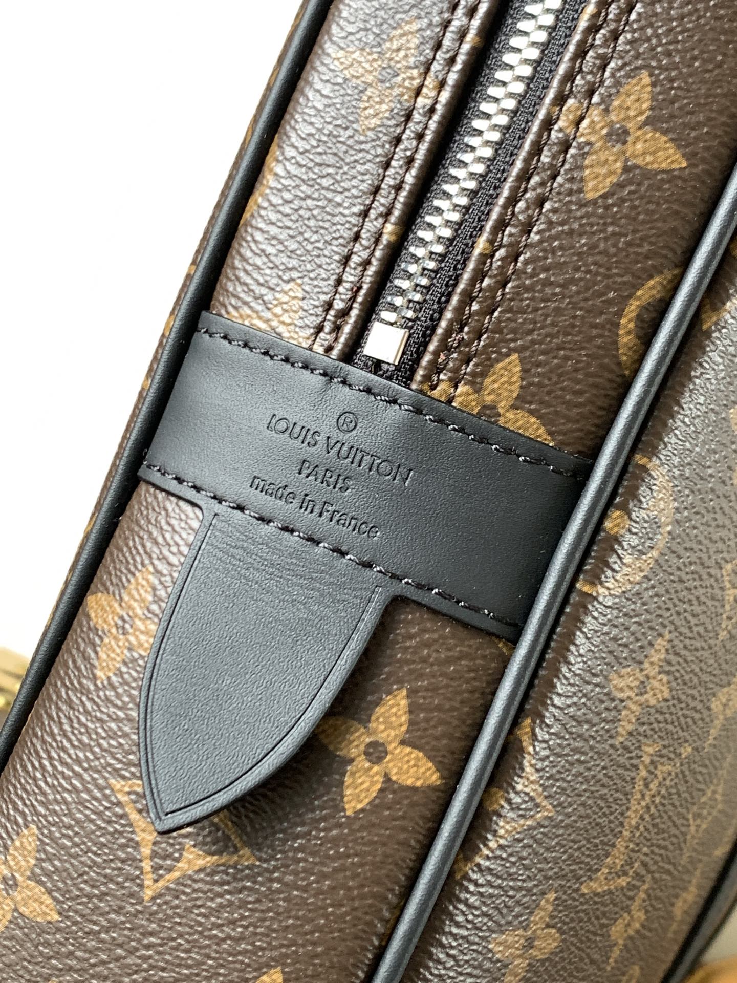 LV 25S PORTE- DOCUMENTS VOYAGE 41 IN BROWN AND BLACK EMBOSSED DAMIER INFINI CALFSKIN