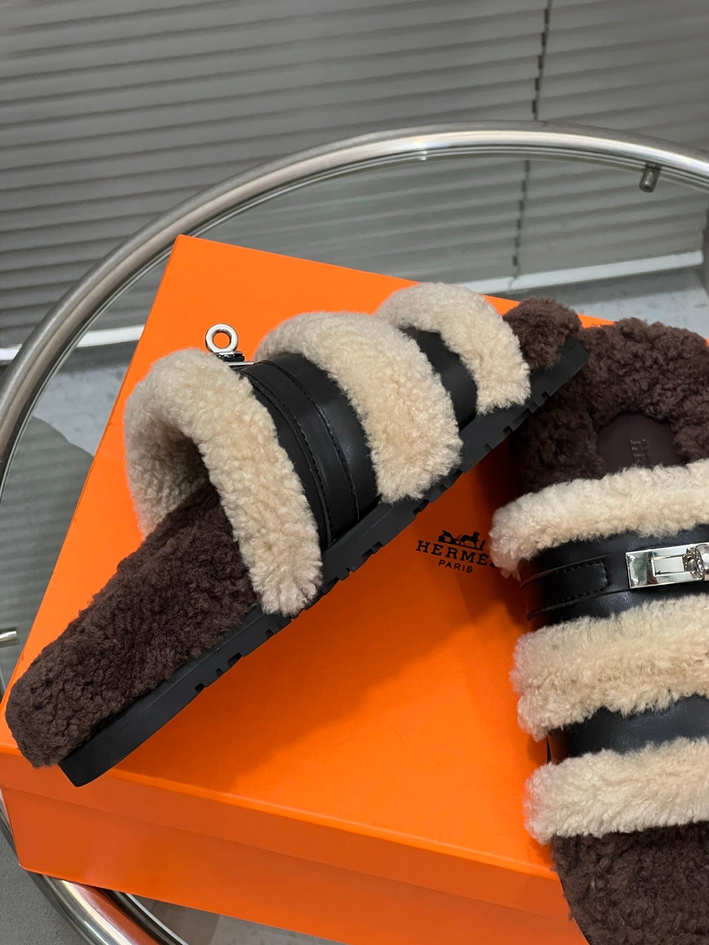 HM 25S SANDAL IN BEIGE WOOL AND BLACK LAMBSKIN WITH SILVER HARDWARE