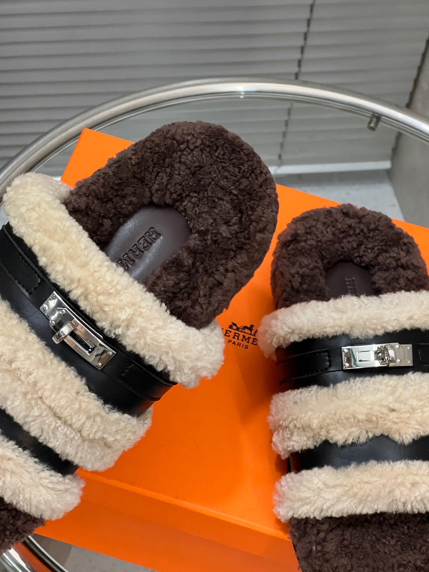 HM 25S SANDAL IN BEIGE WOOL AND BLACK LAMBSKIN WITH SILVER HARDWARE