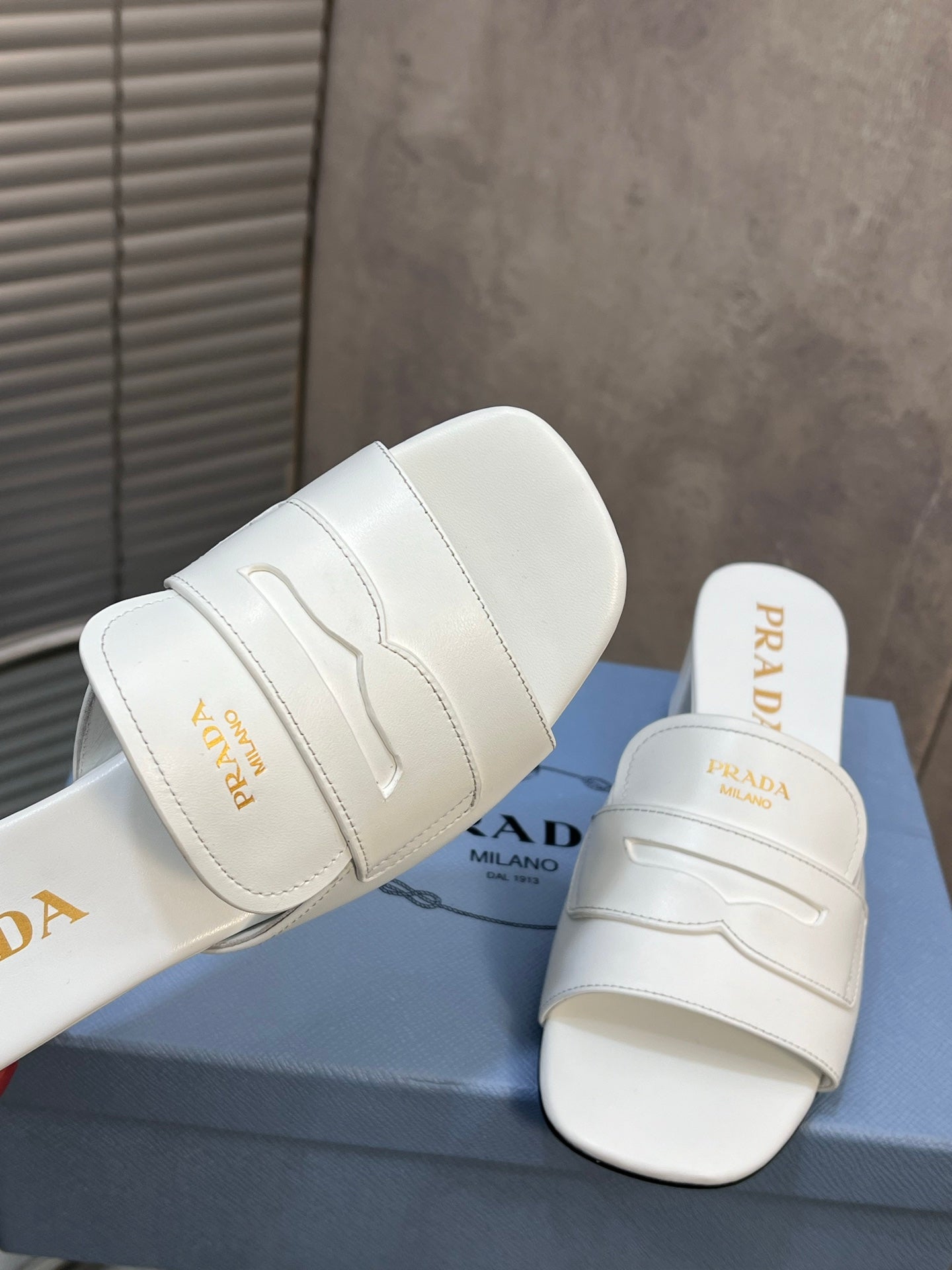 PRADA 26S BLOCK HEEL SLIDE SANDALS 60MM IN WHITE CALFSKIN WITH LOGO
