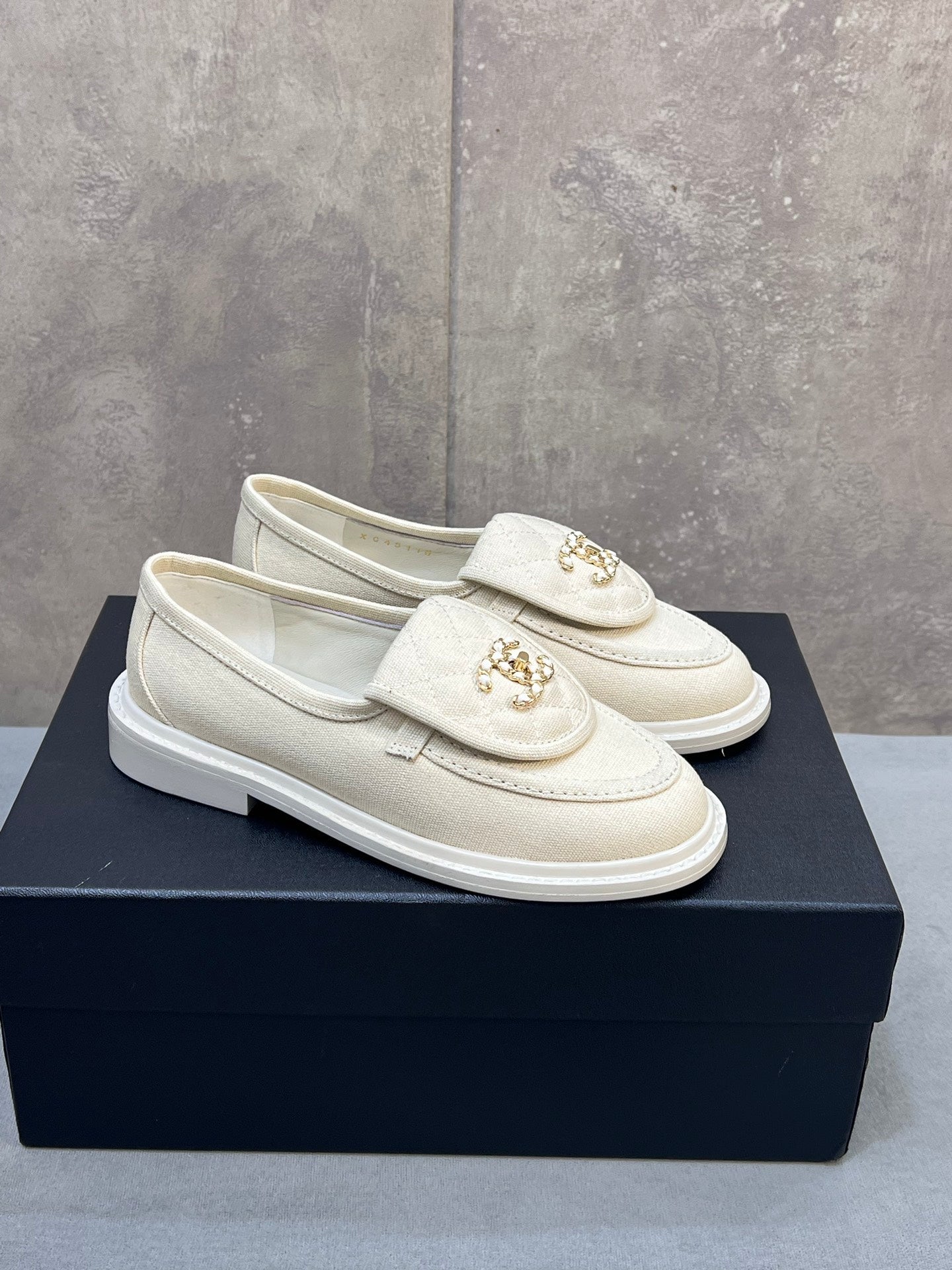 CHANEL 26S LOAFERS IN IVORY WHITE CANVAS WITH QUILTED FLAP & CHAIN CC LOGO