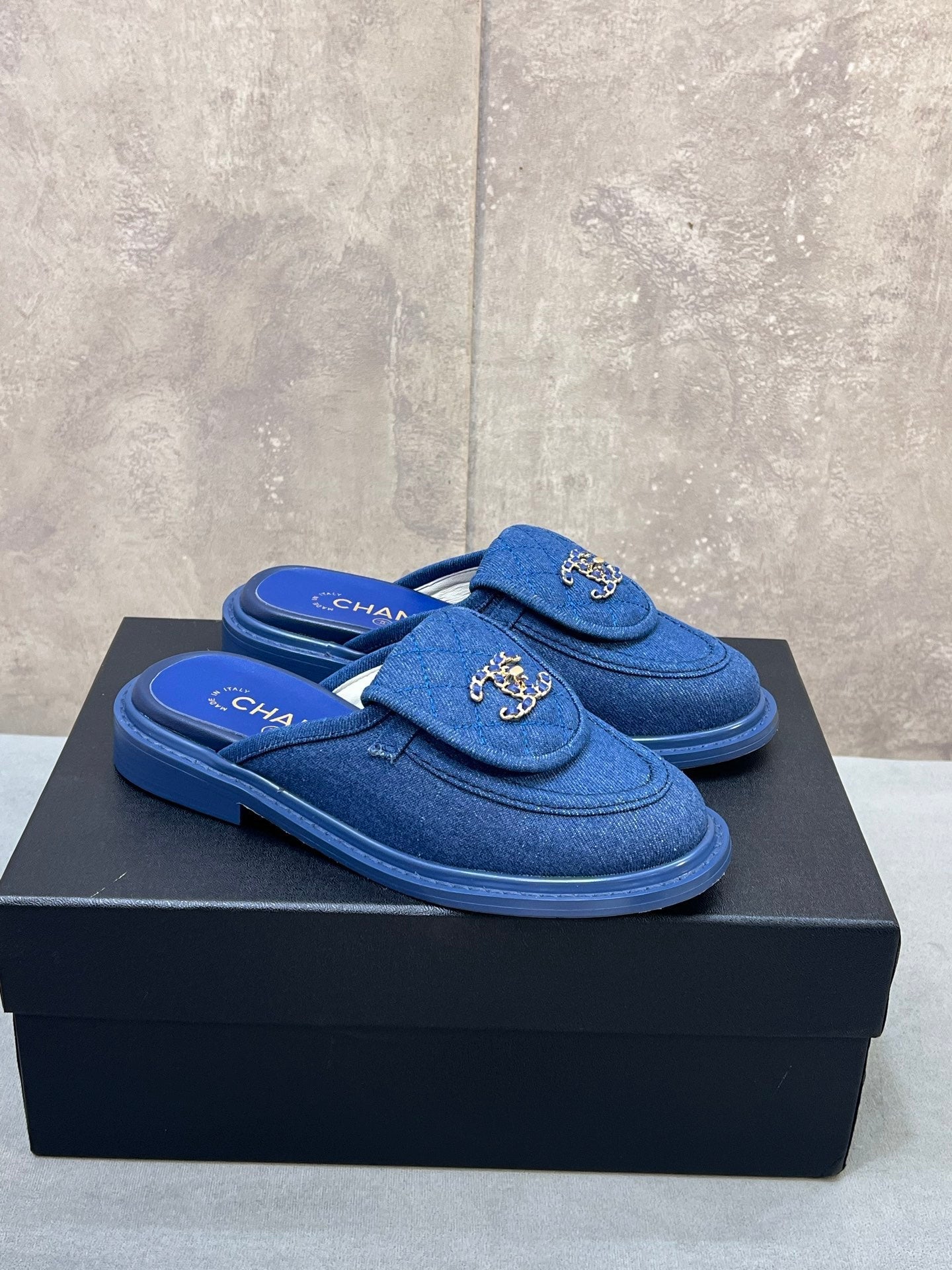 CHANEL 26S MULE LOAFERS IN BLUE DENIM WITH QUILTED FLAP & CHAIN CC LOGO