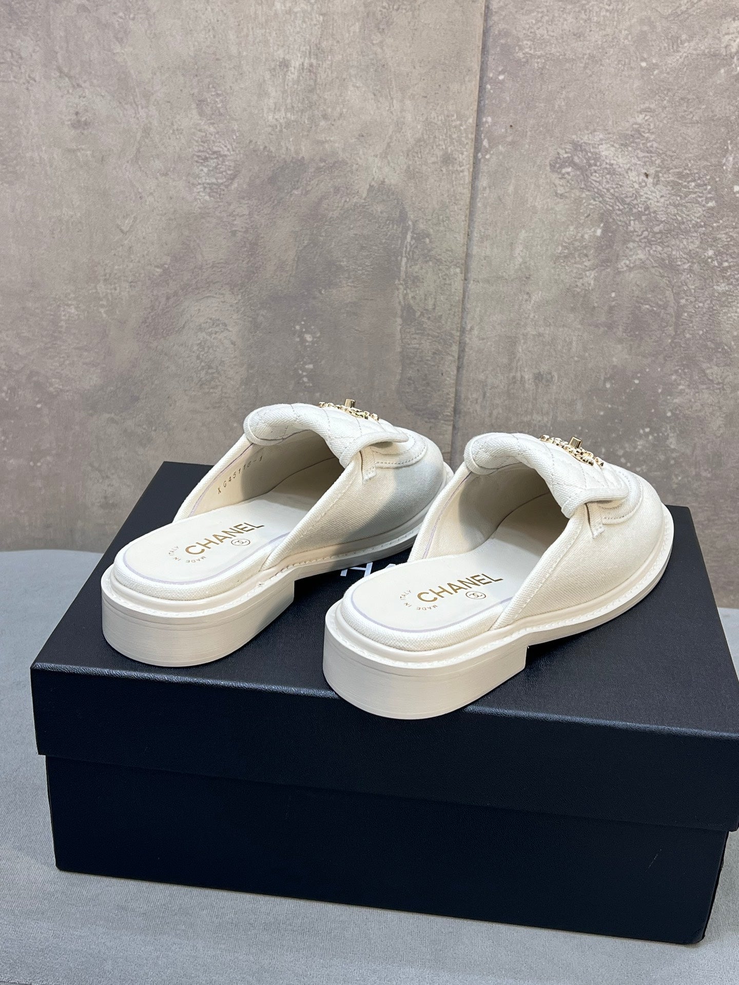 CHANEL 26S MULE LOAFERS IN WHITE CANVAS WITH QUILTED FLAP & CC LOGO