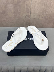 CHANEL 26S FLIP FLOPS IN WHITE CALFSKIN CC LOGO