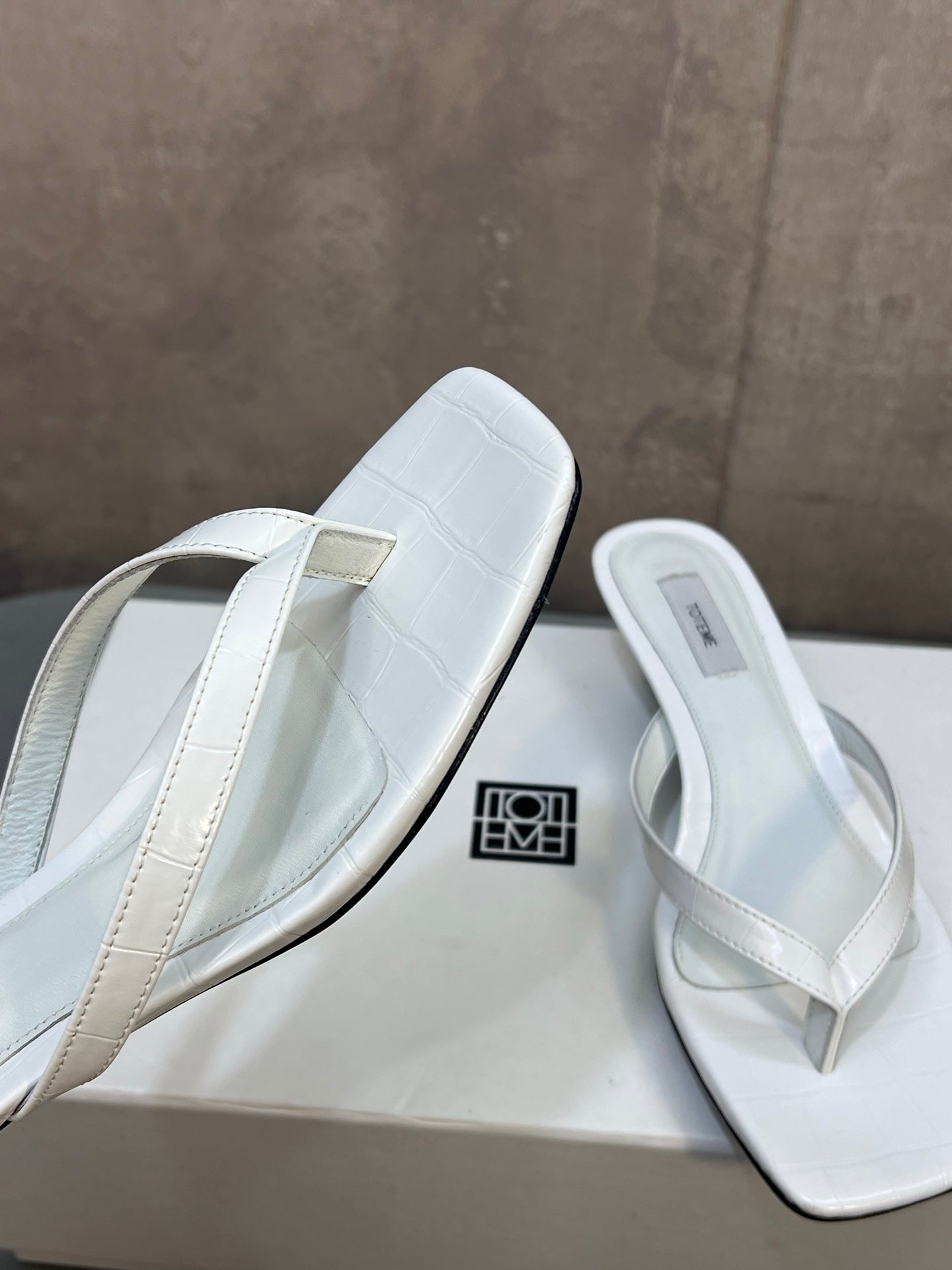 THE ROW 26S SQUARE TOE THONG KITTEN HEEL SANDALS 45MM IN WHITE CROCODILE EMBOSSED CALFSKIN