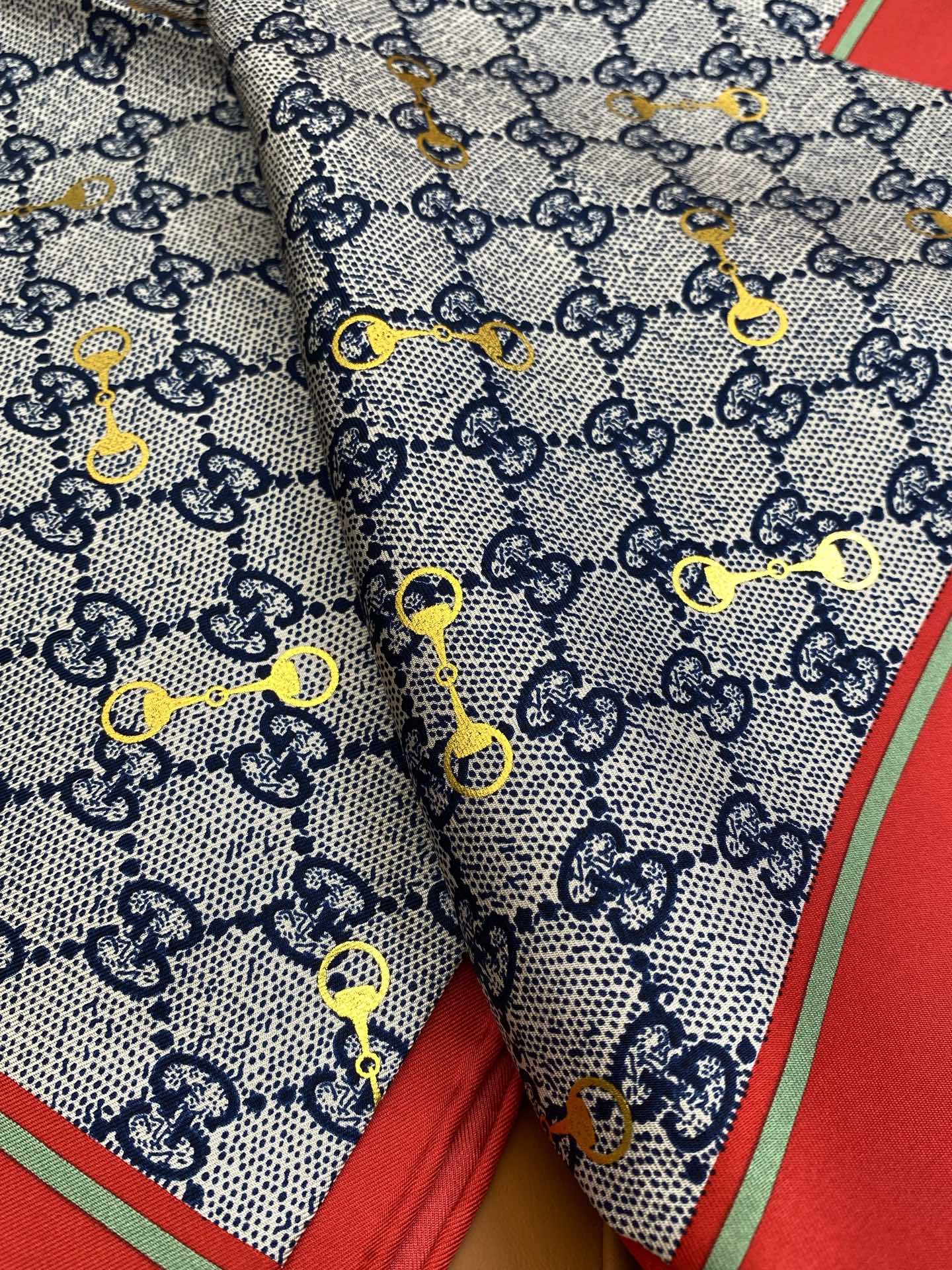 GUCCI 25S SCARF 90 IN SILK 718515