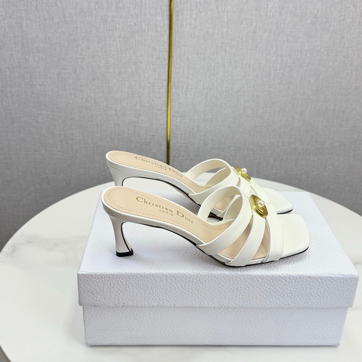 DIOR 26S 30 MONTAIGNE HIGH-HEELED IN WHITE CALFSKIN GOLD HARDWARE
