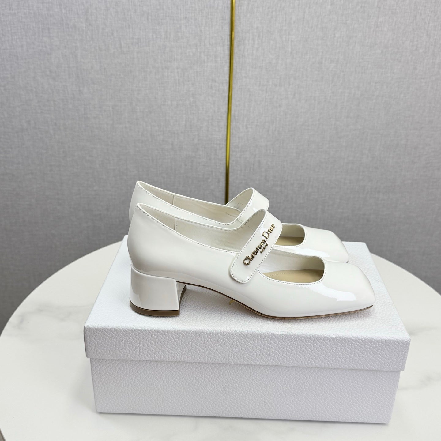 DIOR 26S MARY JANE HIGH HEELS 40MM IN WHITE PATENT CALFSKIN GOLD HARDWARE