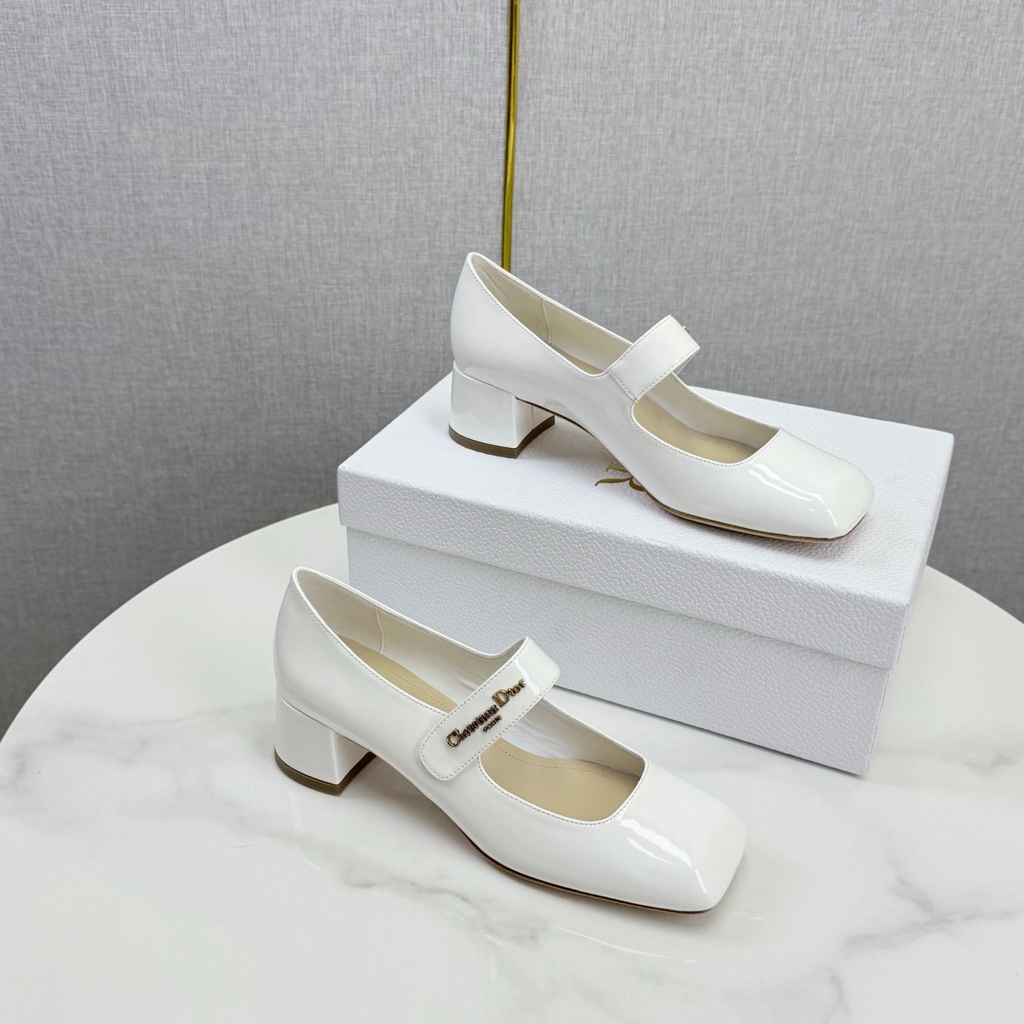 DIOR 26S MARY JANE HIGH HEELS 40MM IN WHITE PATENT CALFSKIN GOLD HARDWARE