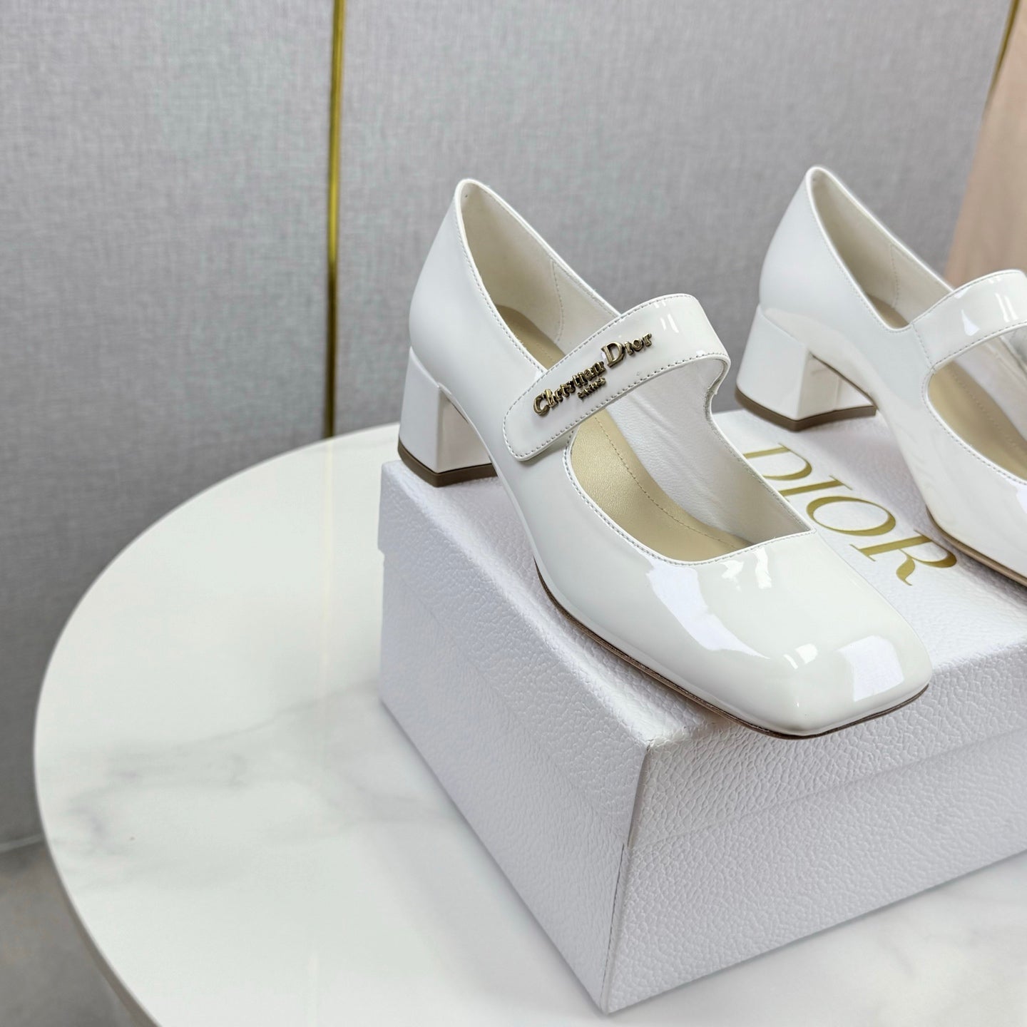 DIOR 26S MARY JANE HIGH HEELS 40MM IN WHITE PATENT CALFSKIN GOLD HARDWARE