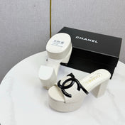 CHANEL 26S BLOCK HEEL SANDALS 100 MM IN WHITE CROCODILE-EMBOSSED CALFSKIN