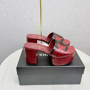CHANEL 26S BLOCK HEEL SANDALS 100 MM IN RED CROCODILE-EMBOSSED CALFSKIN
