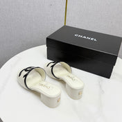 CHANEL 26S BLOCK HEEL SANDALS 40 MM IN WHITE CROCODILE-EMBOSSED CALFSKIN