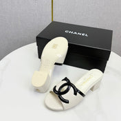 CHANEL 26S BLOCK HEEL SANDALS 40 MM IN WHITE CROCODILE-EMBOSSED CALFSKIN