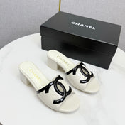 CHANEL 26S BLOCK HEEL SANDALS 40 MM IN WHITE CROCODILE-EMBOSSED CALFSKIN