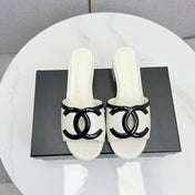 CHANEL 26S BLOCK HEEL SANDALS 40 MM IN WHITE CROCODILE-EMBOSSED CALFSKIN