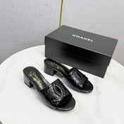 CHANEL 26S BLOCK HEEL SANDALS 40 MM IN BLACK CROCODILE-EMBOSSED CALFSKIN