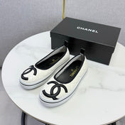 CHANEL 26S CC LOGO SLIP-ON SNEAKERS IN WHITE CALFSKIN