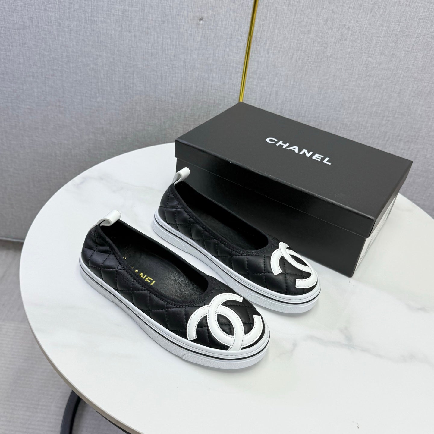 CHANEL 26S CC LOGO SLIP-ON SNEAKERS IN BLACK CALFSKIN