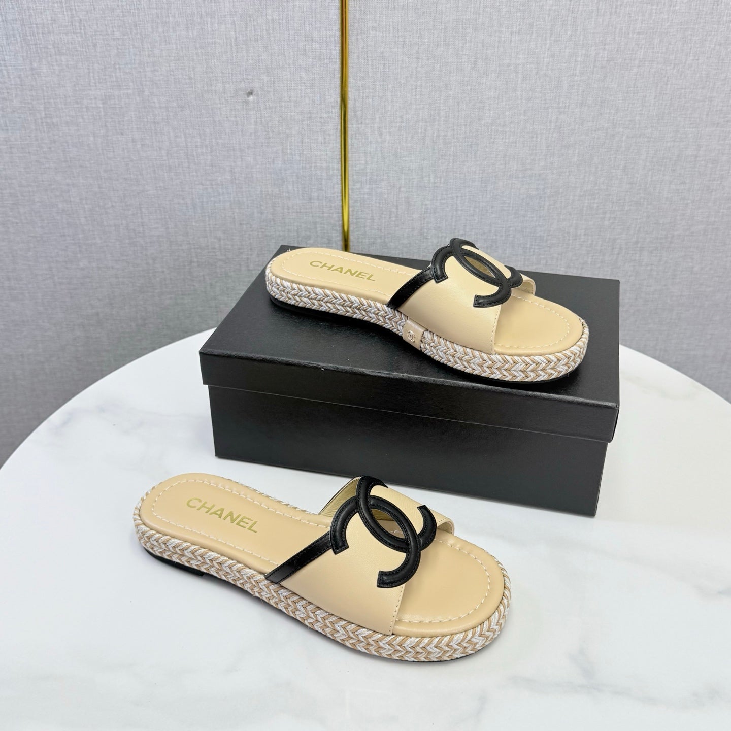 CHANEL 26S PLATFORM SLIDES IN BEIGE LAMBSKIN WITH CC LOGO
