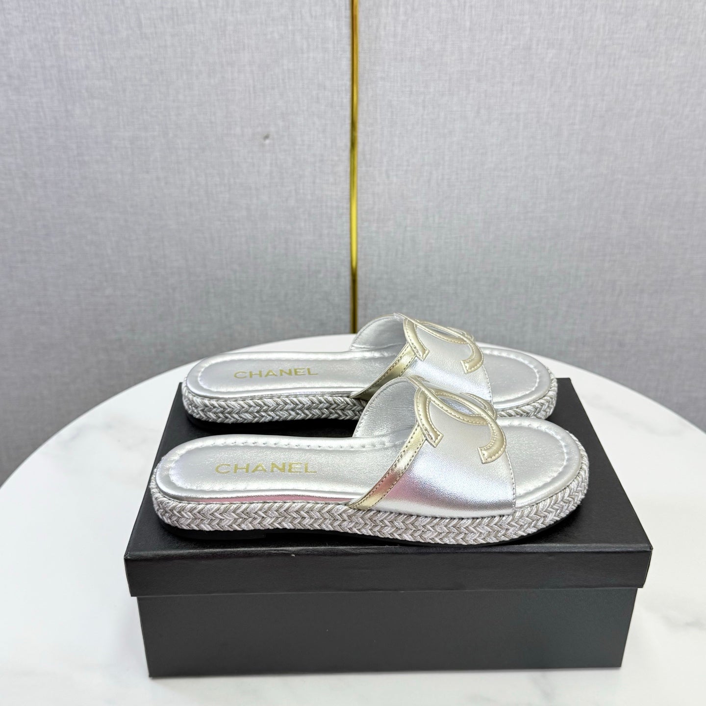 CHANEL 26S PLATFORM SLIDES IN SILVER LAMBSKIN WITH CC LOGO