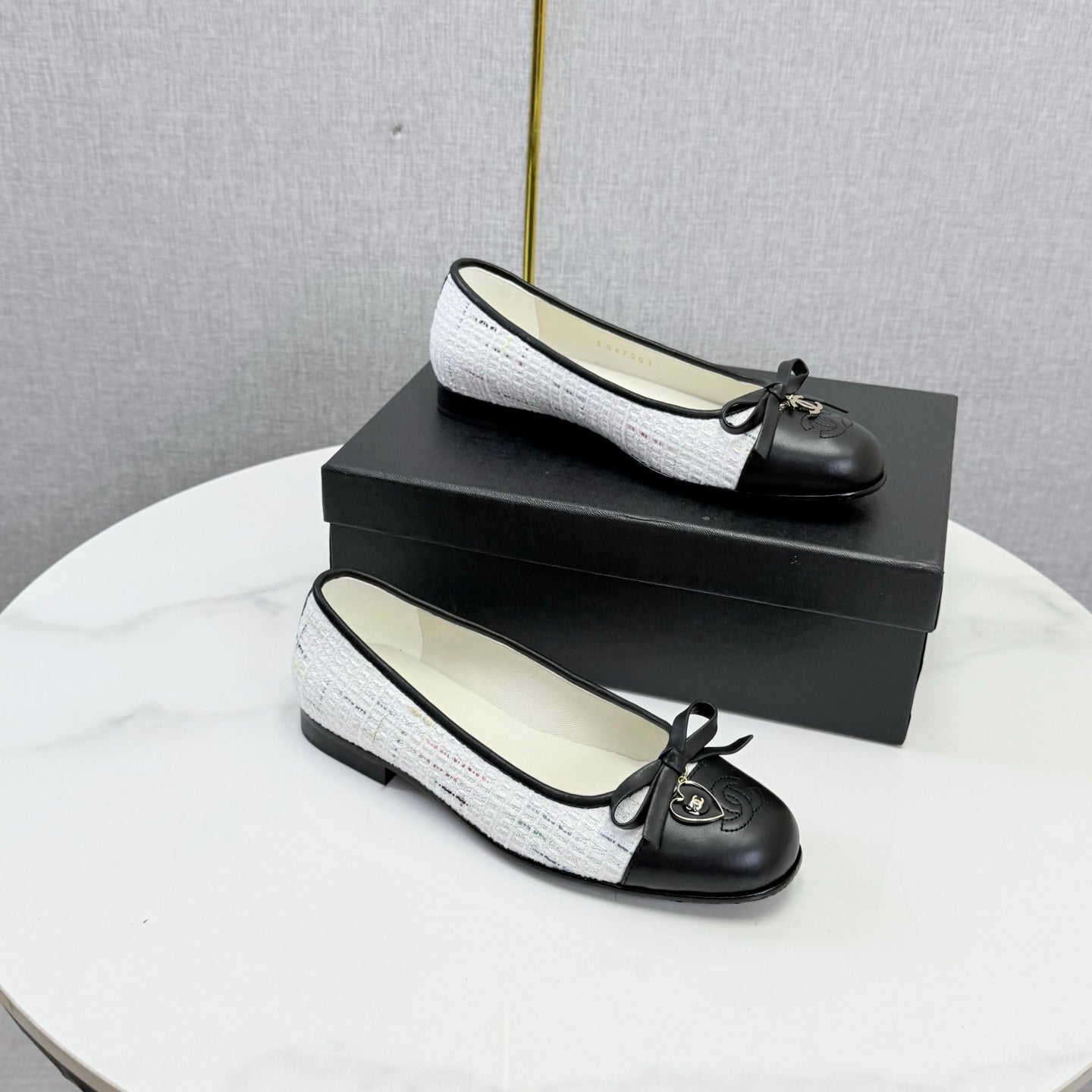 CHANEL 26S BALLET FLATS IN WHITE TWEED AND BLACK LAMBSKIN