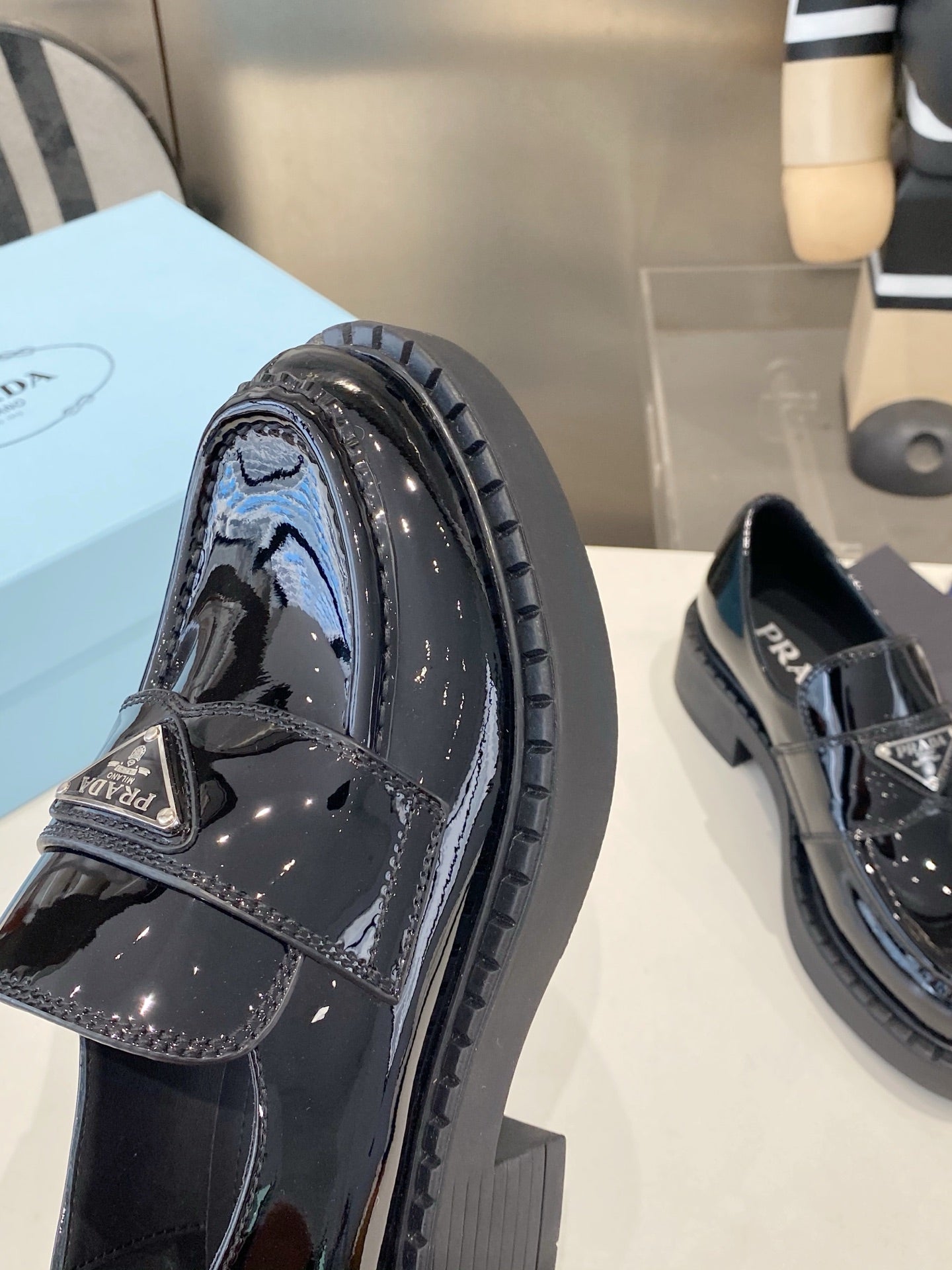 PRADA 26S LOAFERS IN BLACK PATENT CALFSKIN WITH LOGO