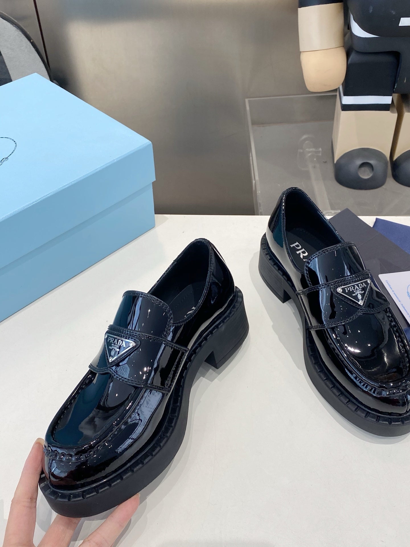 PRADA 26S LOAFERS IN BLACK PATENT CALFSKIN WITH LOGO