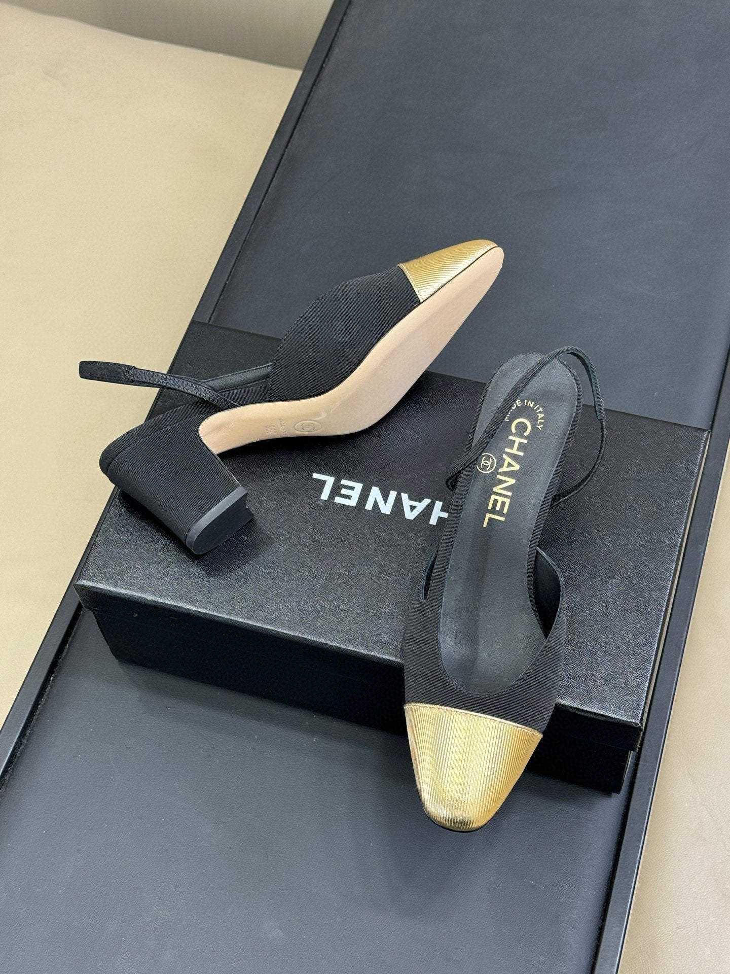 CC SLINGBACK 25S IN BLACK FABRIC MIX GOLD LAMBSKIN
