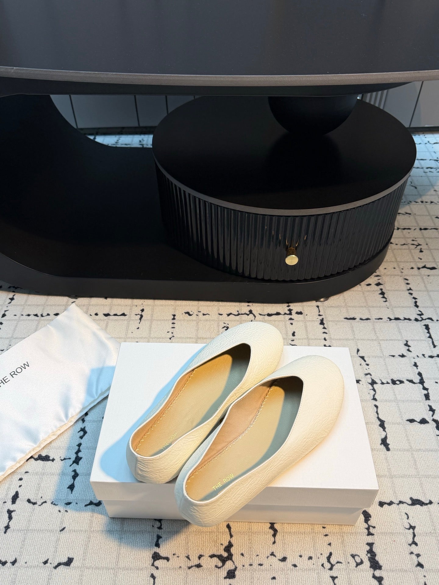 THE ROW 26S CLASSIC BALLET FLATS IN IVORY WHITE CALFSKIN