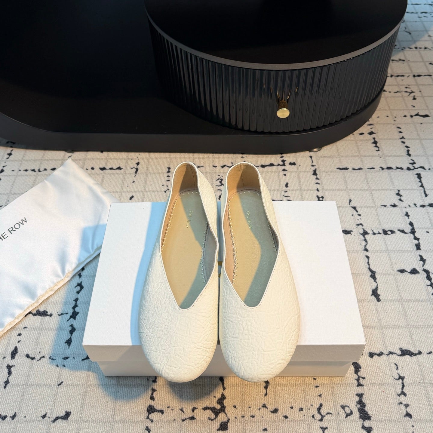 THE ROW 26S CLASSIC BALLET FLATS IN IVORY WHITE CALFSKIN
