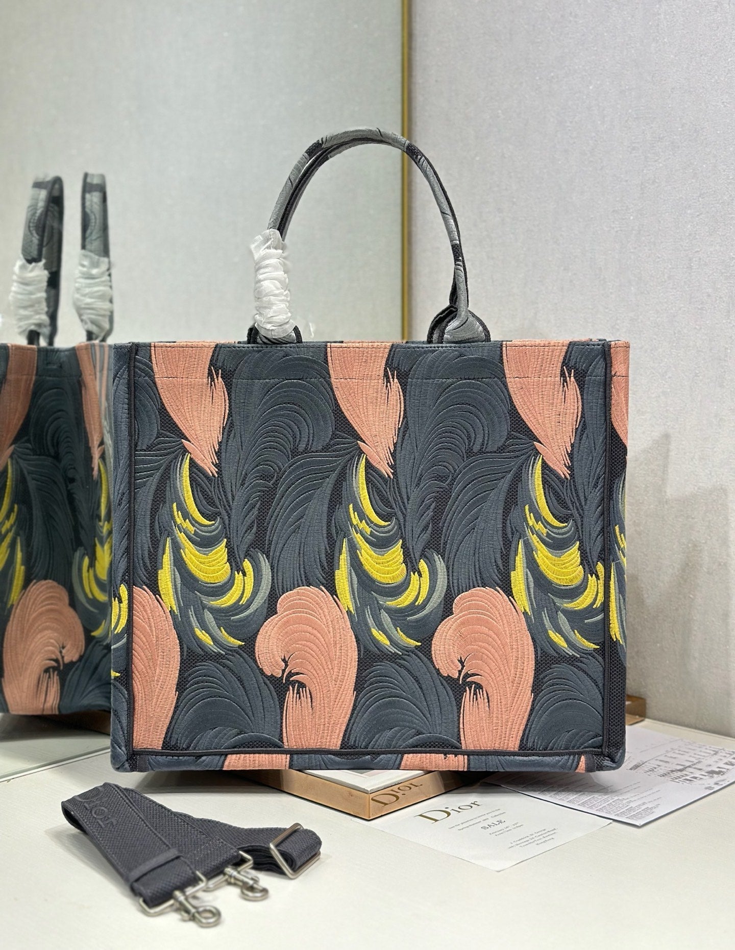 DIOR 26S LARGE BOOK TOTE 42 IN MULTICOLOR WOVEN FABRIC